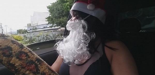  Bianca Foi fazer um pedido para o papai noel e acabou caindo no peru de natal.